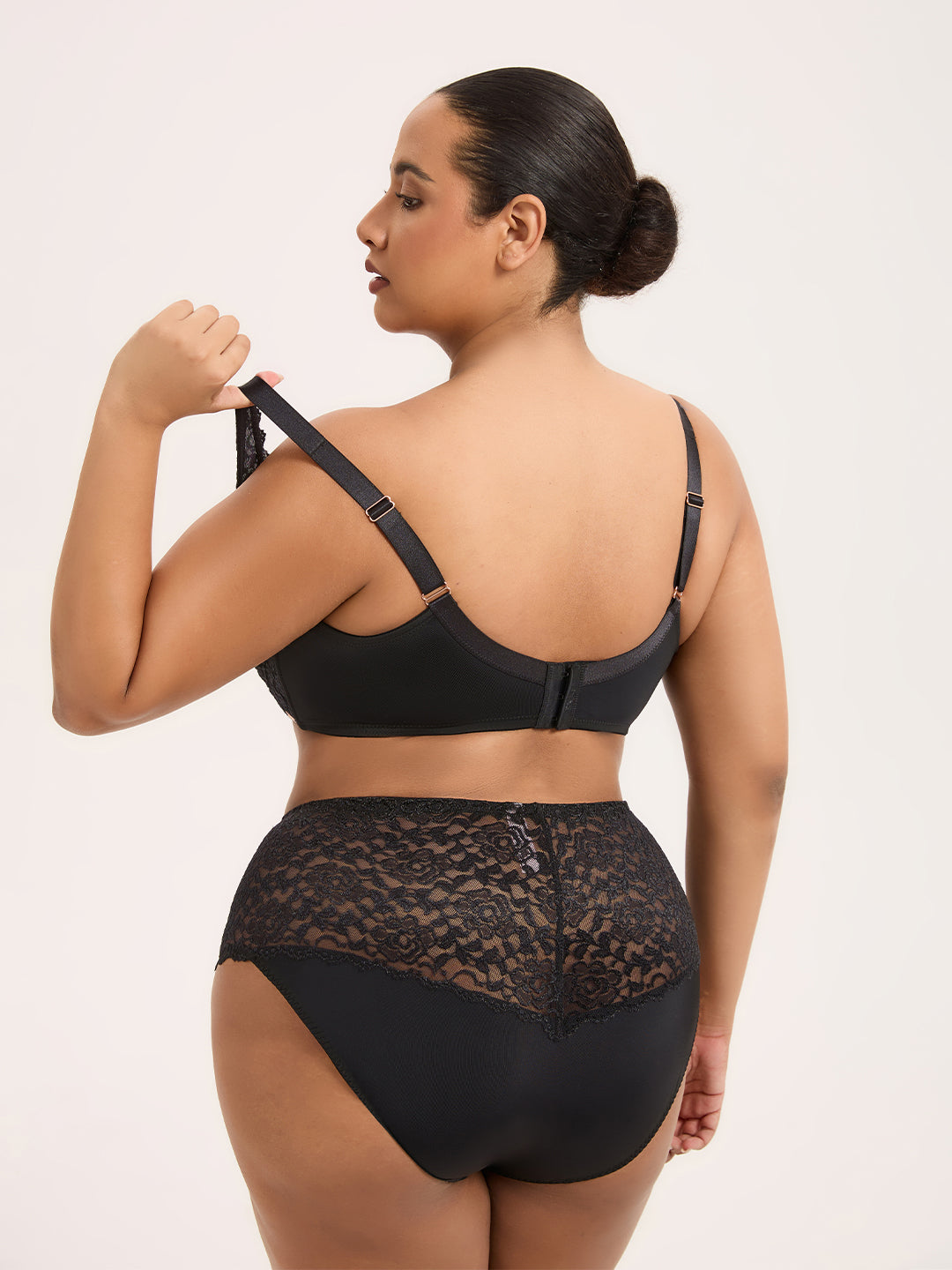 VERSE Lace Underwire Bra & Panty Set