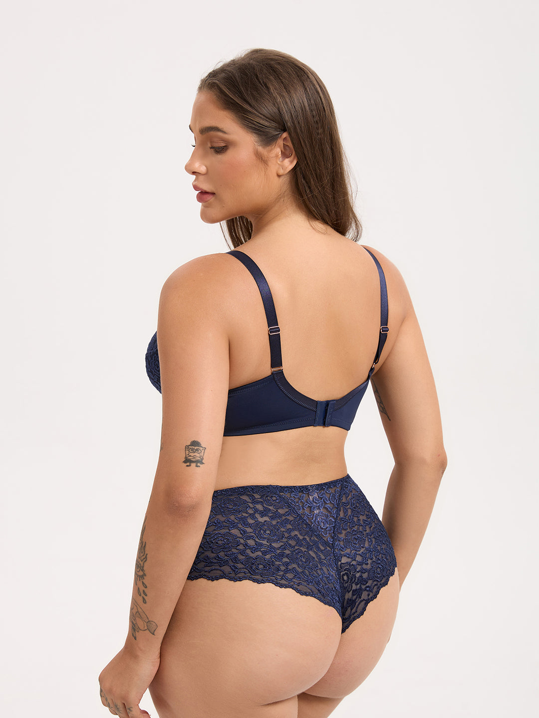 VERSE Lace Underwire Bra & Thong Set